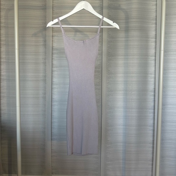 Ribbed lilac cocktail dress, mid length, open back, sleeveless, high neck - Picture 3 of 4